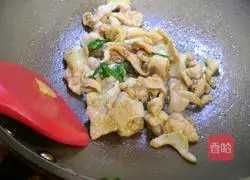 Illustration of how to make braised chicken skin with pickled cabbage 3