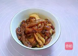 Illustration of how to stir-fry shredded pork with king oyster mushroom 4