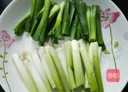 Illustration of how to make fried pork head with garlic 1