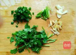 Illustration of how to cook grass carp and stewed eggplant 3