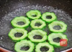 Illustration of how to make bitter melon stuffed with meat 5