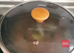 Illustration of how to make chestnut roasted chicken nuggets 15