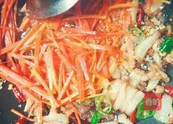 Illustration of how to stir-fry carrots and sprouts with bacon 5