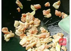 Illustration of how to make fried pork slices with fungus 5