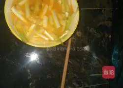 Illustration of how to make pizza rice rolls 3