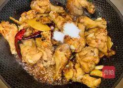 Illustration of how to make spicy braised chicken wing roots 6