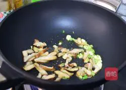 Illustration of Stir-fried Chinese Cabbage with Mushrooms 4