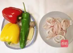 Illustration of how to make colorful pepper squid rings 1