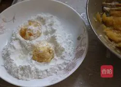 Illustration of how to make fried radish meatballs 4