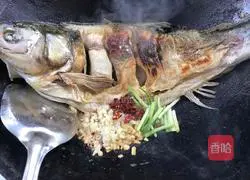 Illustration of braised silver carp 7