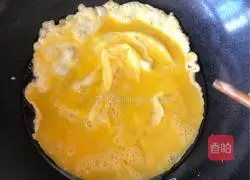 Garlic Illustration of how to make yellow scrambled eggs 2
