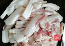 Illustration of how to make fried crispy pork 2