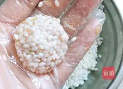 Illustration of how to make pearl meatballs 4