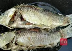 Illustration of spicy crucian carp recipe 2