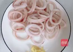 Illustration of how to make fried squid rings with bell pepper 1
