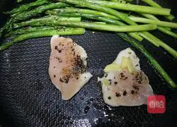 Illustration of how to make pan-fried and juicy chicken breast 3