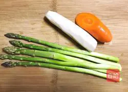 Illustration of how to cook asparagus, carrot and yam 1