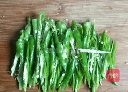 Illustration of how to make stir-fried pork with dried fragrant 2