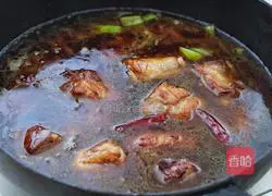 Illustration of how to cook rice cakes with spareribs 7