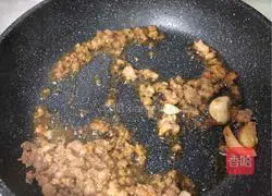 Olive greens, beans and minced meat Illustration of how to prepare meals 3