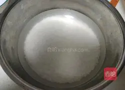 Illustration of how to make glutinous rice steamed pork ribs 1