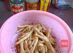 Illustration of how to make tiger skin chicken feet 2