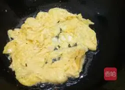 Illustration of how to make scrambled eggs with tomatoes 7