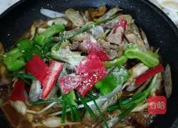 Illustration of how to make spicy curry razor clams 8