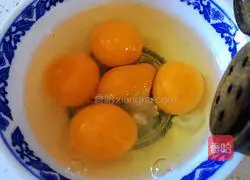 Illustration of how to make scrambled eggs with shrimps 5