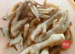 Illustration of how to make braised chicken feet with sweet and spicy sauce 3