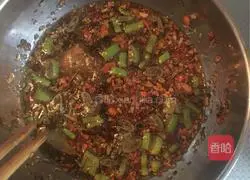 Illustration of how to make spicy shredded chicken 6