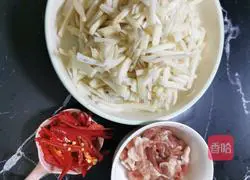 Illustration of how to make two-color rice bento with fried shredded pork and lotus root 2