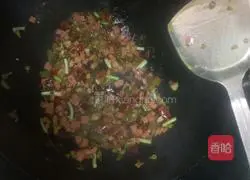 Recipe for Sichuan style fried rice noodles Illustration 3