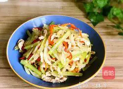 Illustration of how to make stir-fried shredded pork with cabbage stems, celery and celery 19