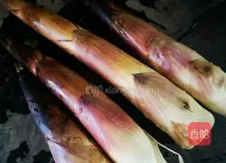 Illustration of how to stir-fry pickled meat with spring bamboo shoots 1