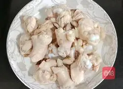 Illustration of how to make stewed potatoes and carrots with wing roots 7