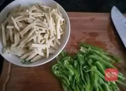 Dried tofu Illustration of how to make shredded pork with green pepper 1