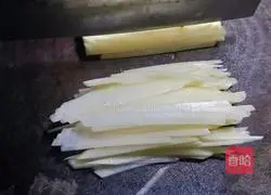 Illustration of how to make shredded potato pork 1