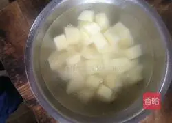 Illustration of how to make pork ribs and braised potatoes 9