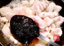 Illustration of how to make curry chicken rice 6