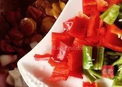 Illustration of how to make onion and potato slices 16