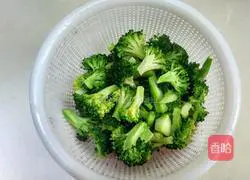 Illustration of how to make stir-fried broccoli 3