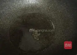 Illustration of how to make shredded celery and pork 4