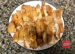 Illustration of how to make fried chicken steak 9