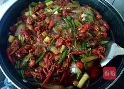 Illustration of how to make spicy crayfish 16