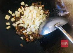 Illustration of how to make stir-fried beef with dried radish 6