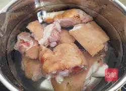 Illustration of how to make peanuts and pig's trotters in rice cooker 2