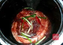 Illustration of how to make barbecued pork 8