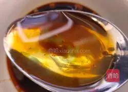 Illustration of how to make saliva chicken legs 11