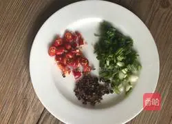 Illustration of how to make caviar and pickled cabbage soup 10